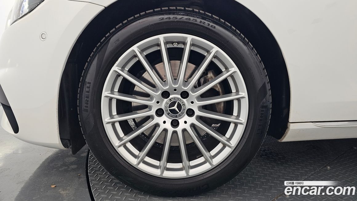 Mercedes-Benz E-Class 2023