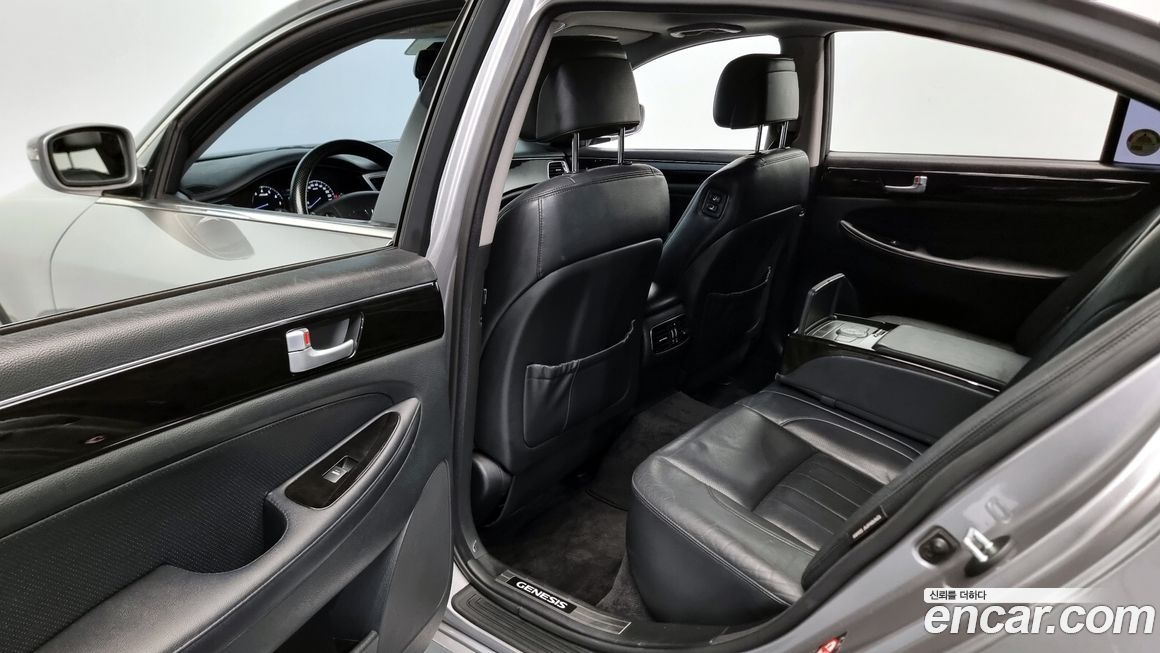 Hyundai Genesis 2012