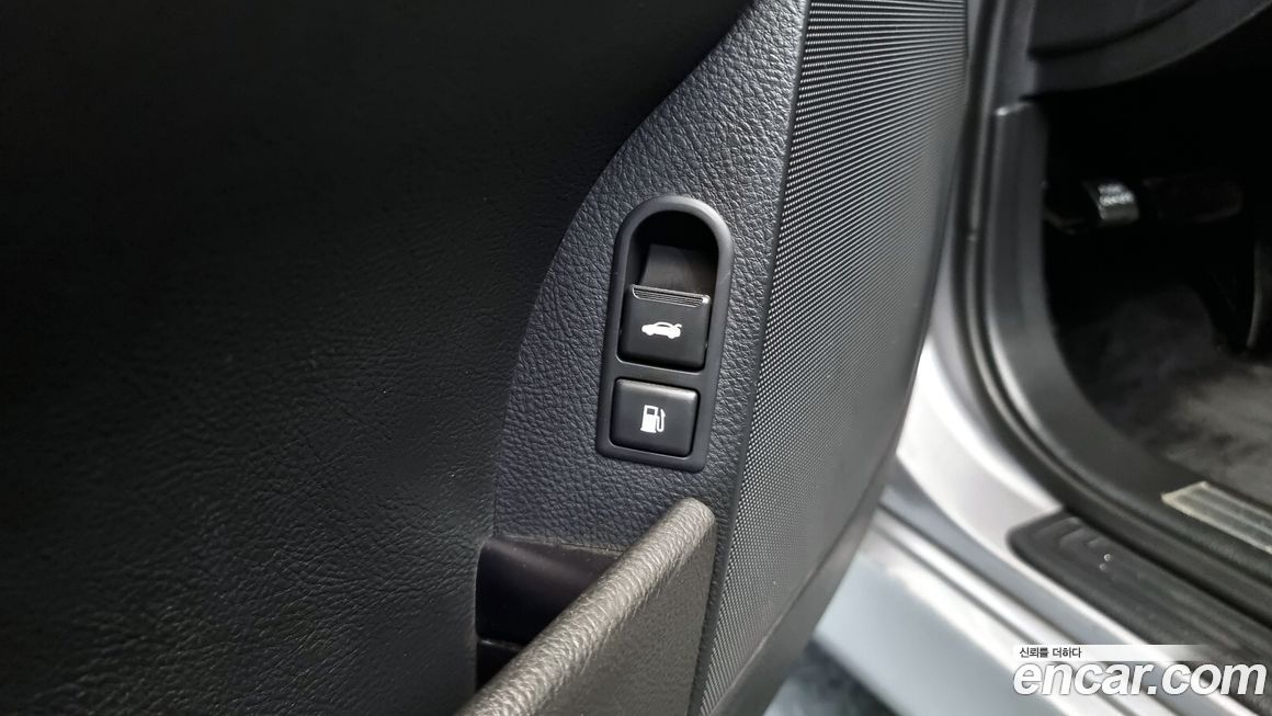 Hyundai Genesis 2012