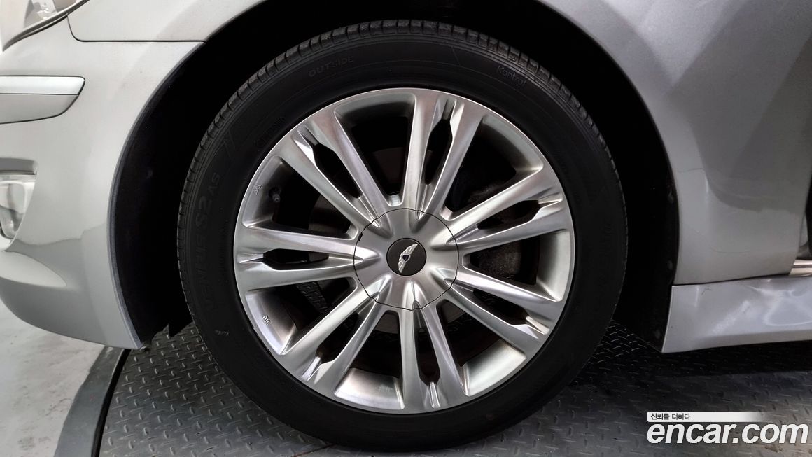 Hyundai Genesis 2012