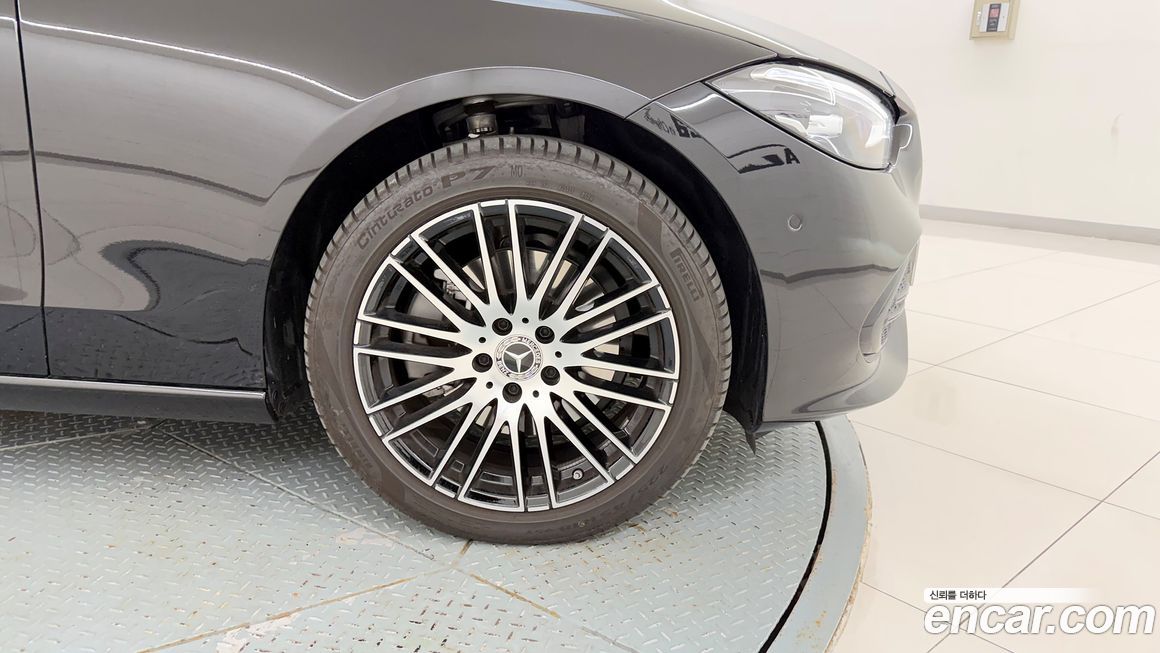 Mercedes-Benz C-Class 2025