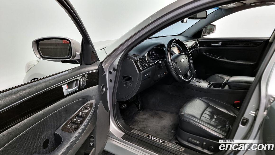 Hyundai Genesis 2012