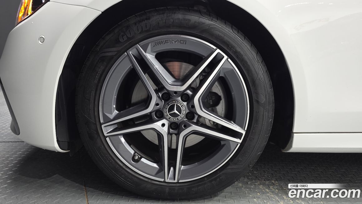 Mercedes-Benz E-Class 2023