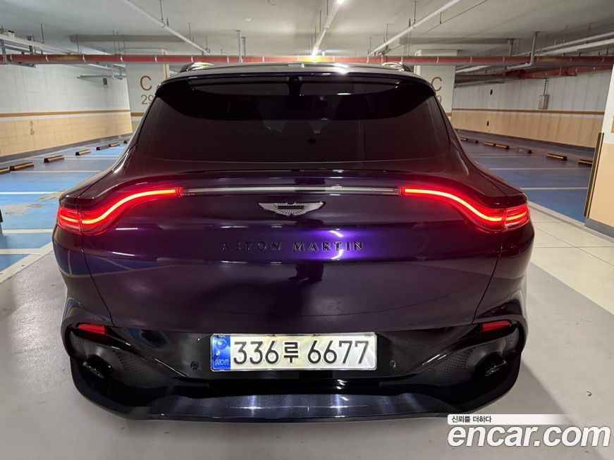 Astonmartin DBX 2022