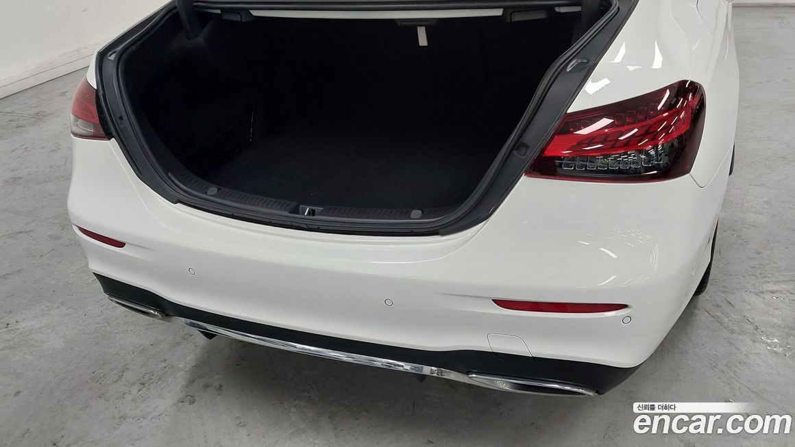 Mercedes-Benz E-Class 2022