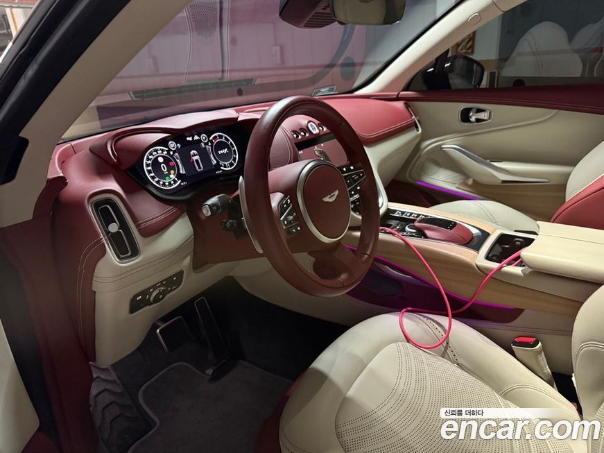 Astonmartin DBX 2022