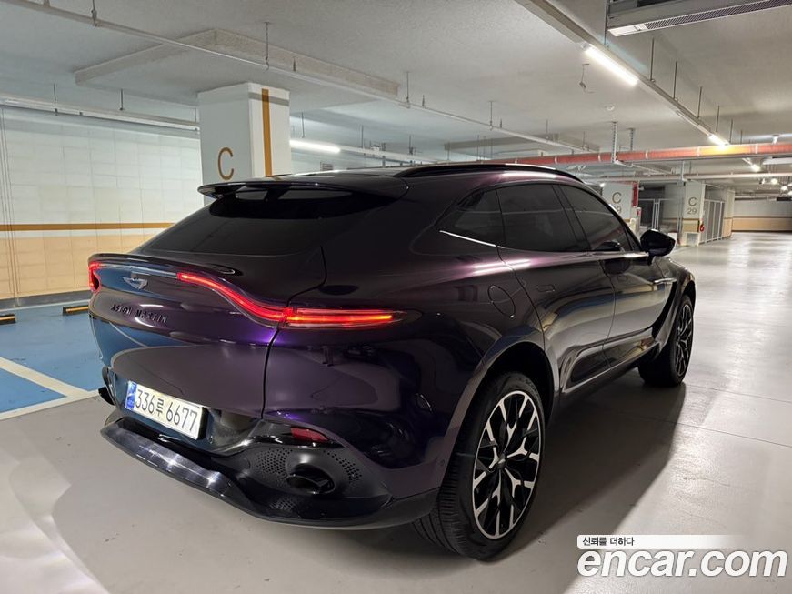 Astonmartin DBX 2022