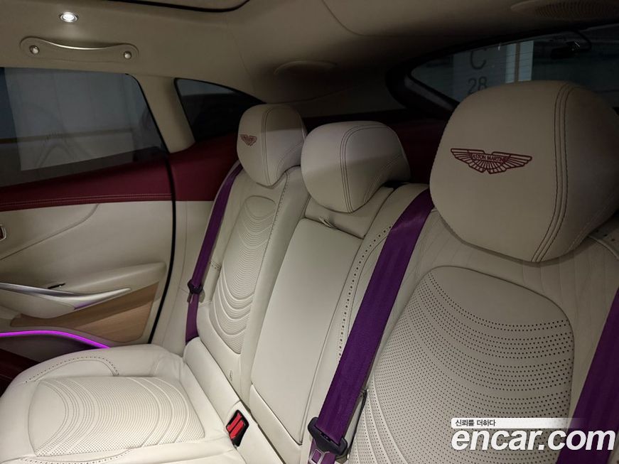 Astonmartin DBX 2022