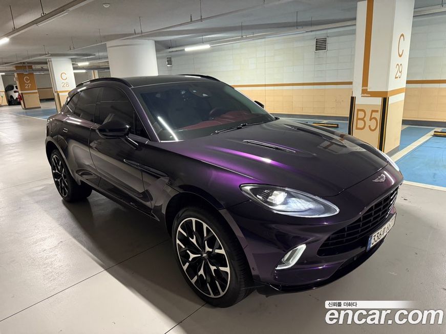 Astonmartin DBX 2022
