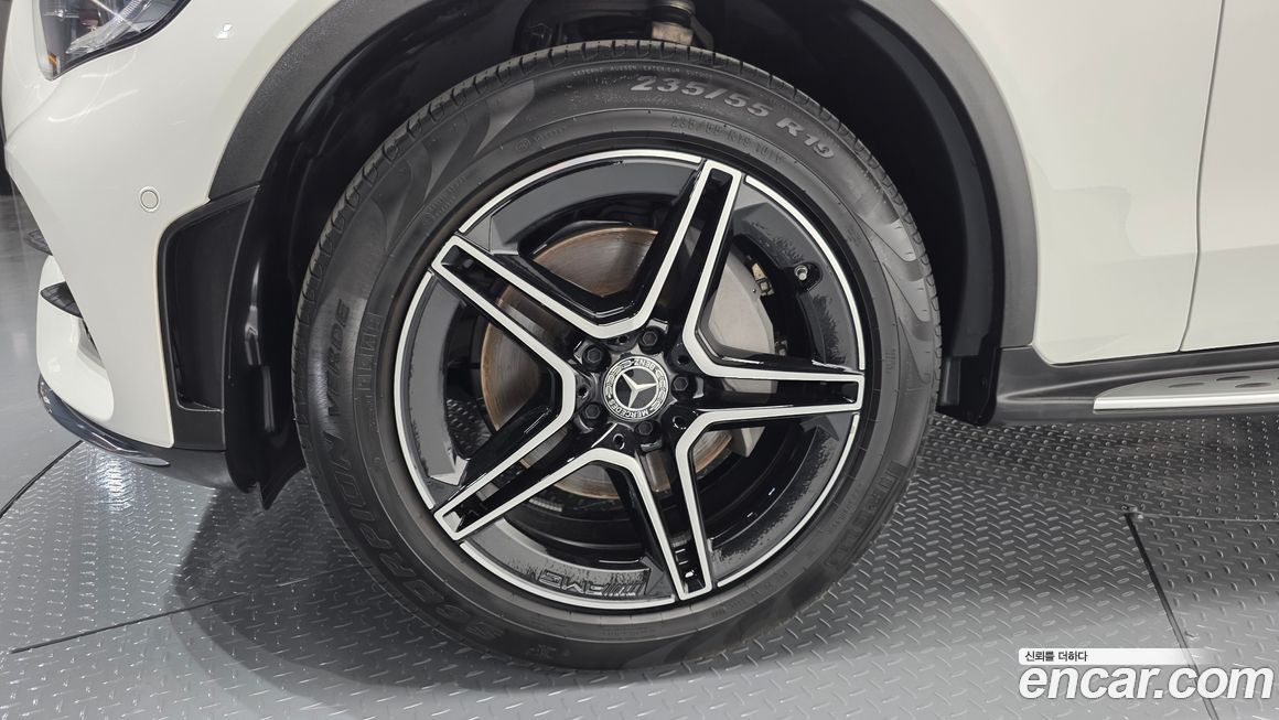 Mercedes-Benz GLC-Class 2023