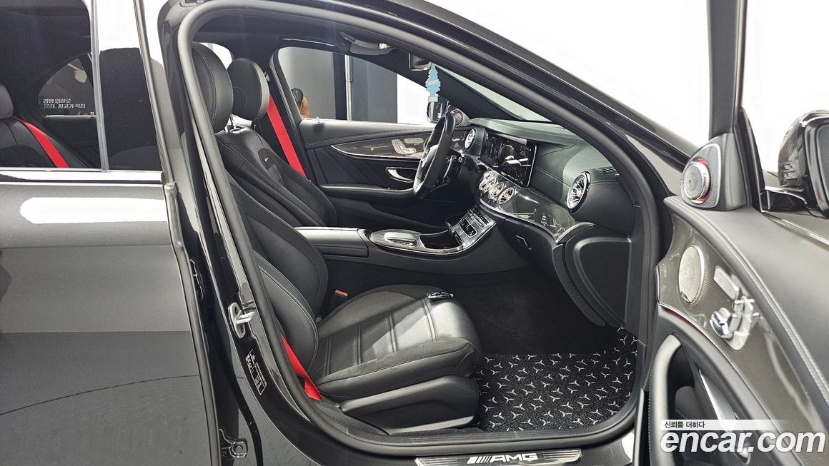 Mercedes-Benz E-Class 2022