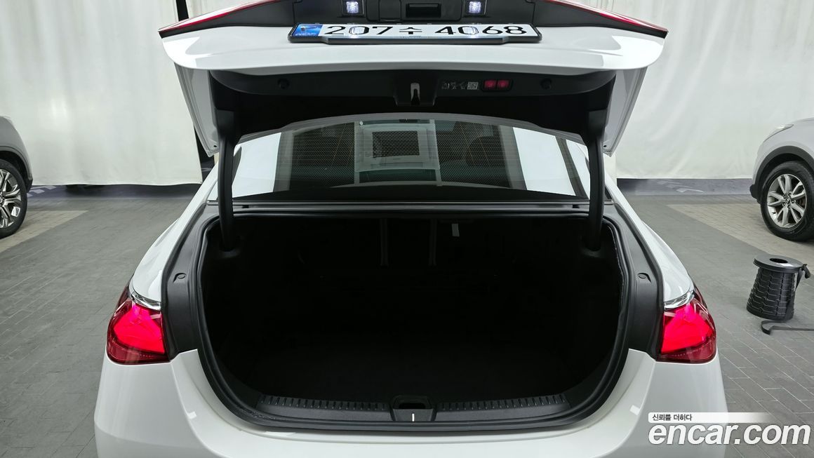 Mercedes-Benz E-Class 2024