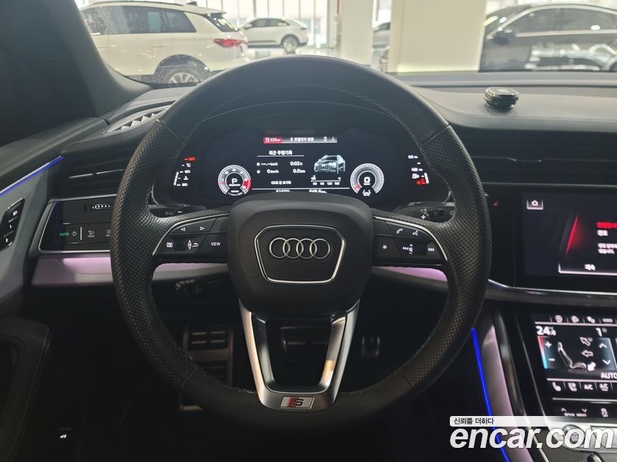 Audi Q8 2021