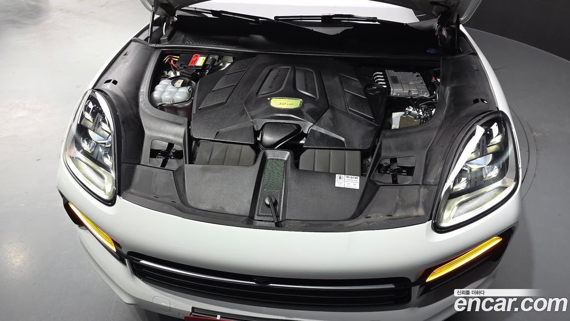 Porsche Cayenne 2021