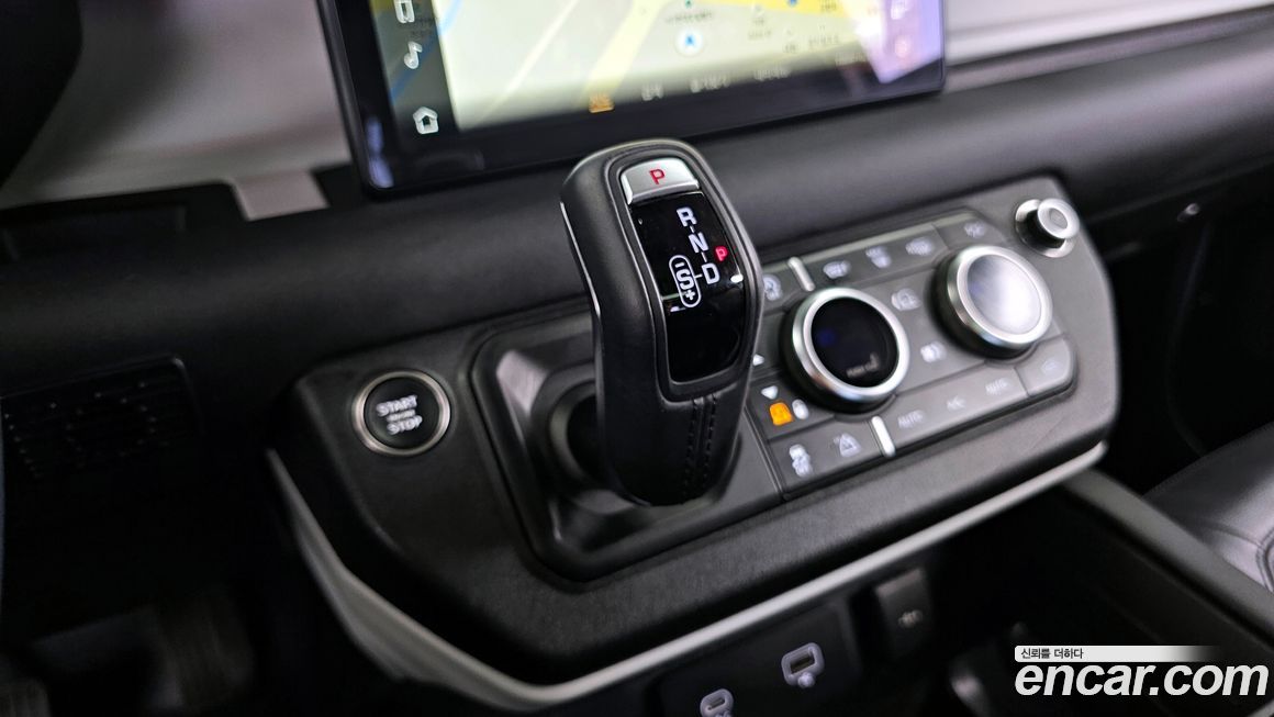 Land Rover Defender 2024