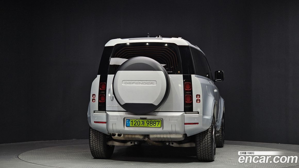 Land Rover Defender 2024