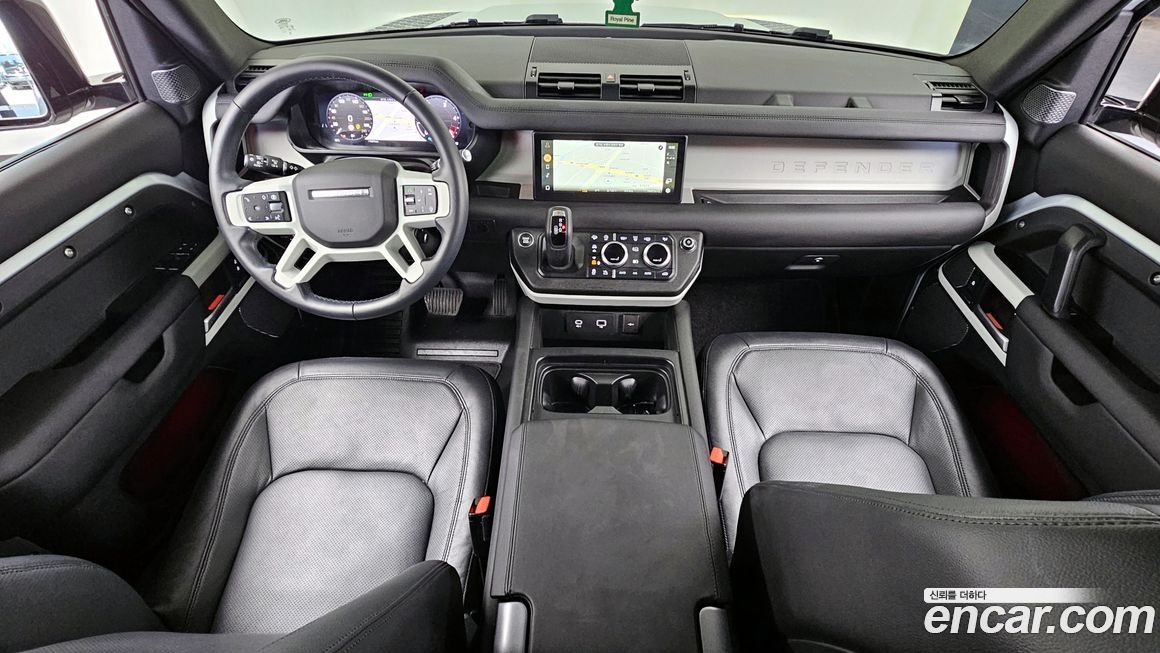 Land Rover Defender 2024