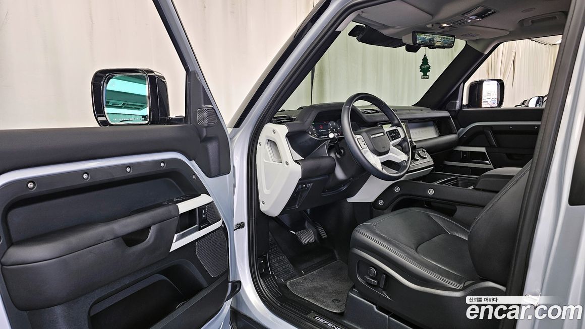 Land Rover Defender 2024