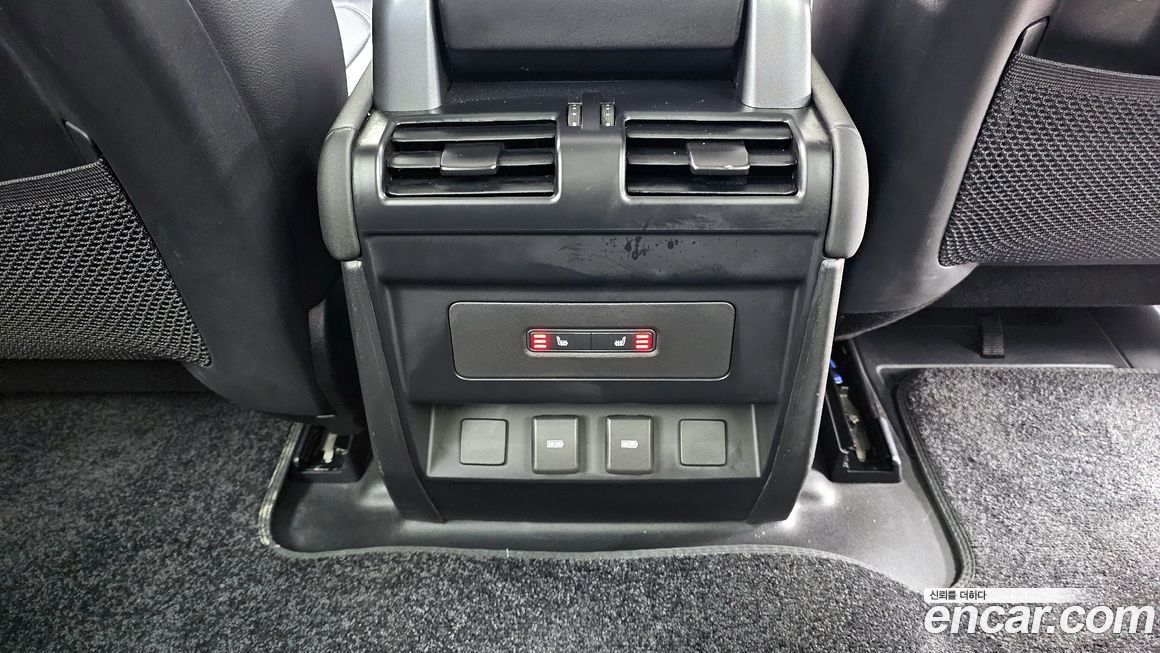 Land Rover Defender 2024