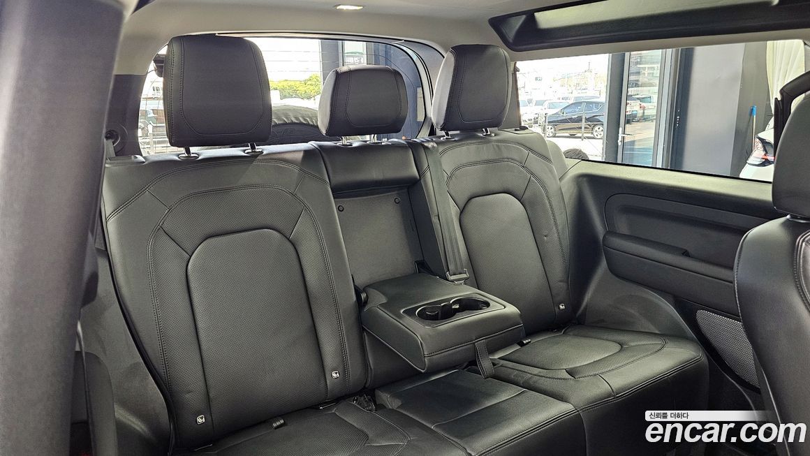 Land Rover Defender 2024