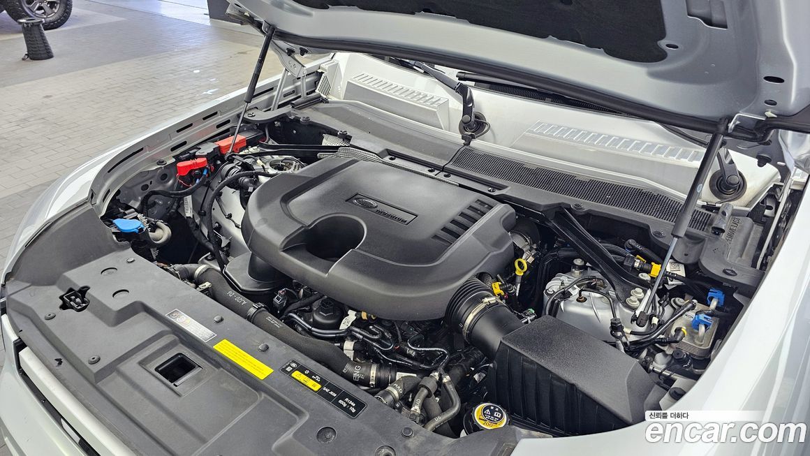 Land Rover Defender 2024