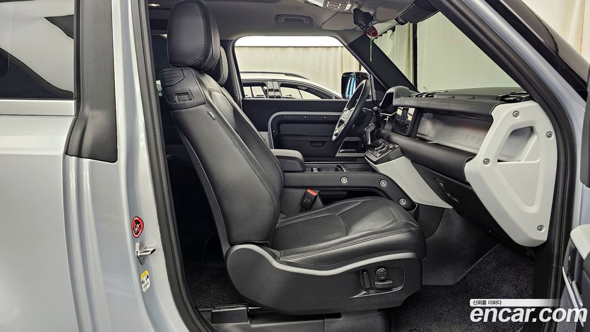 Land Rover Defender 2024
