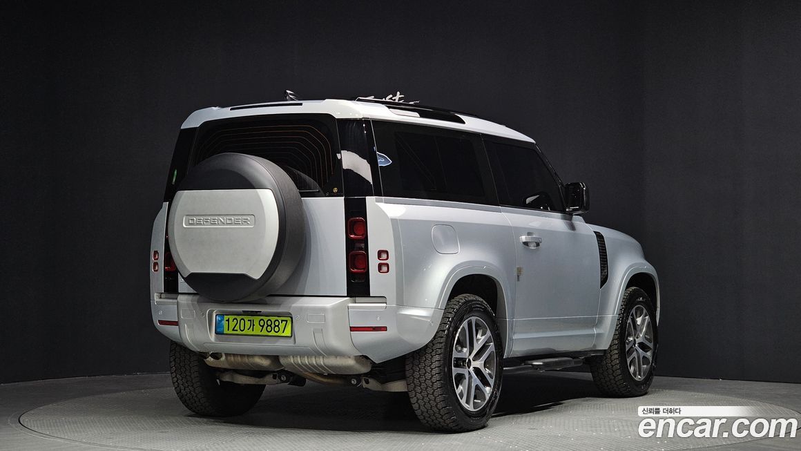 Land Rover Defender 2024