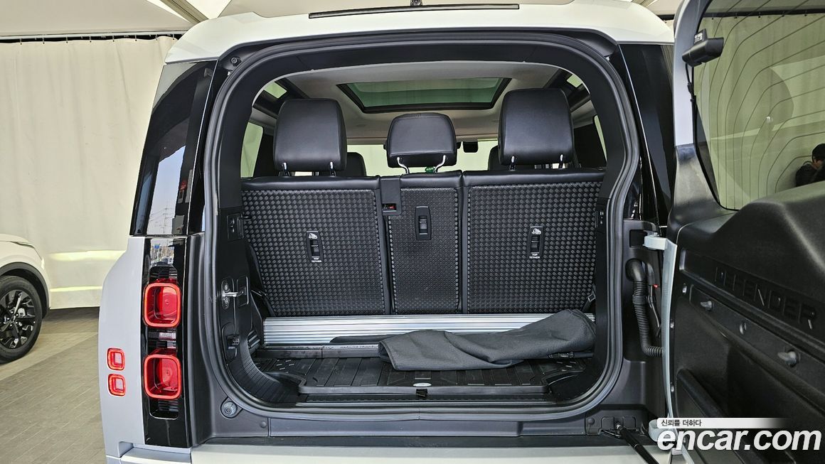 Land Rover Defender 2024