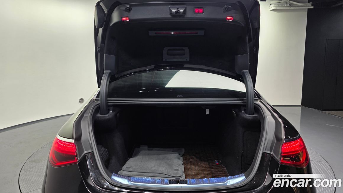 Mercedes-Benz S-Class 2021