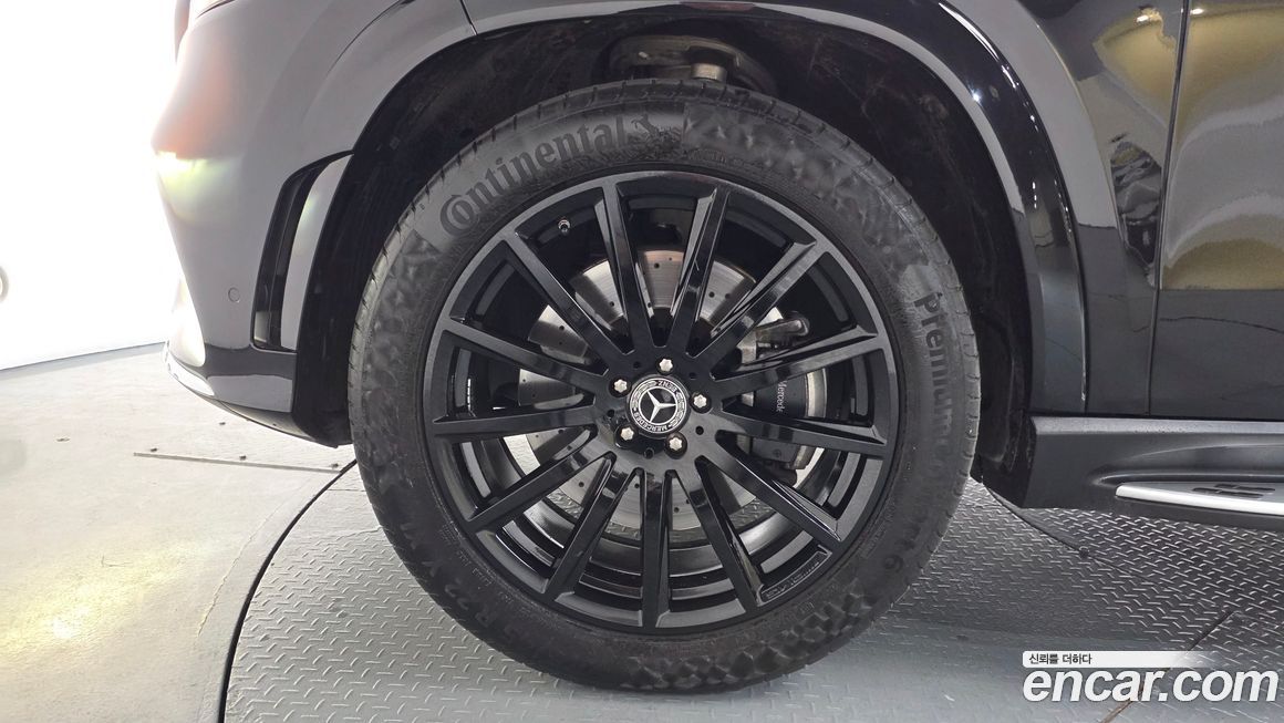 Mercedes-Benz GLS-Class 2023