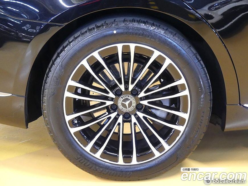 Mercedes-Benz S-Class 2025