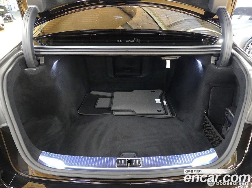 Mercedes-Benz S-Class 2025