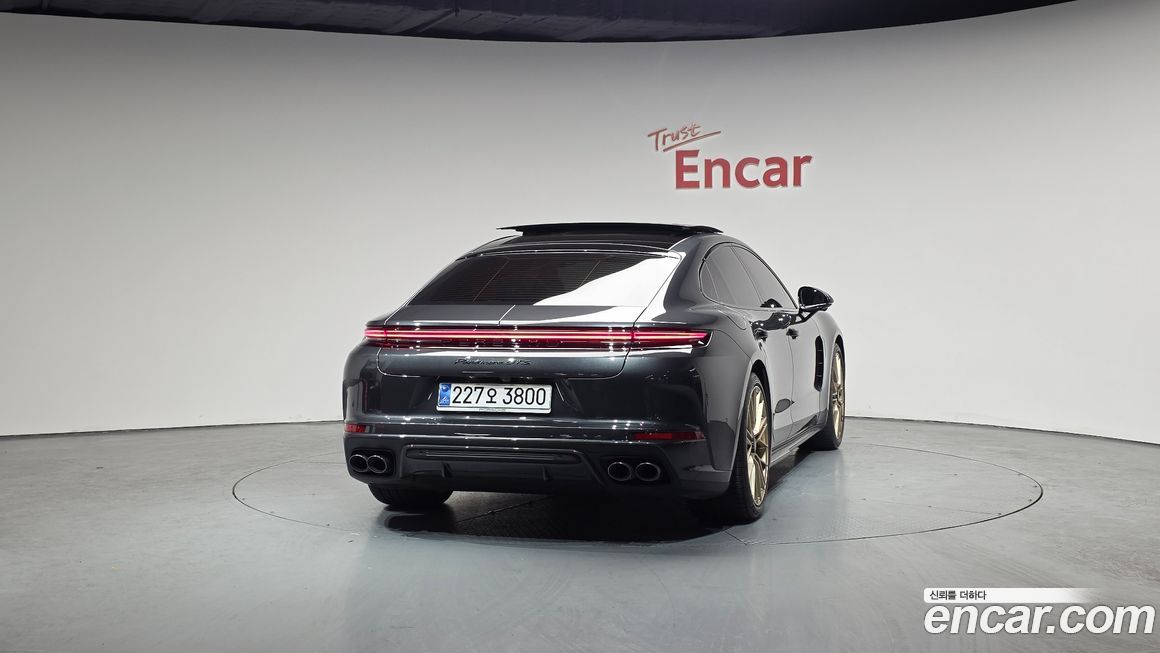 Porsche Panamera 2025