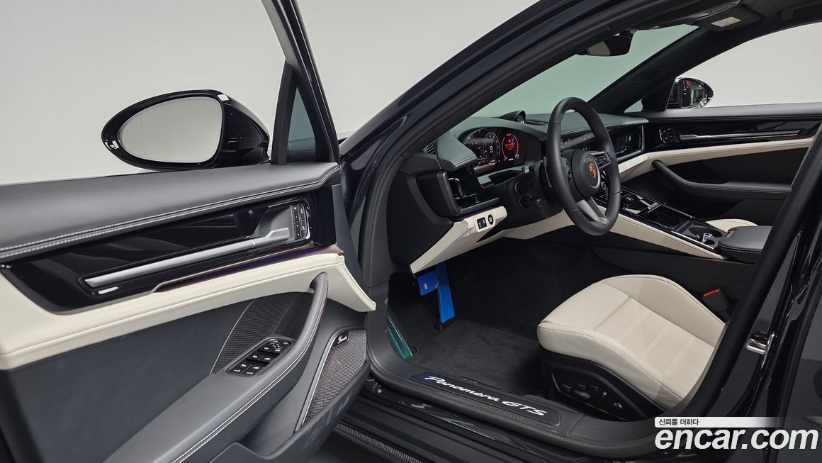 Porsche Panamera 2025