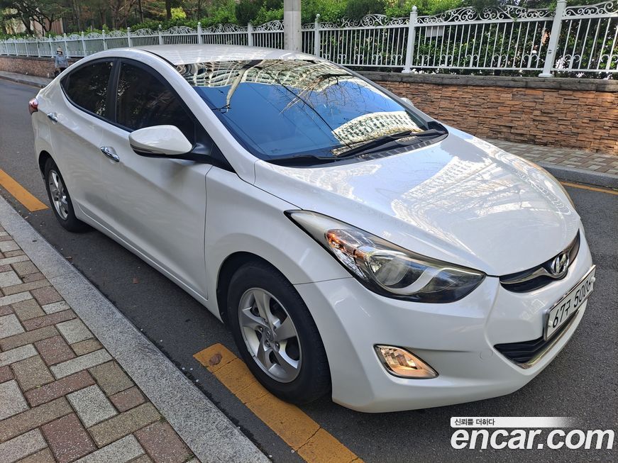 Hyundai AVANTE 2011