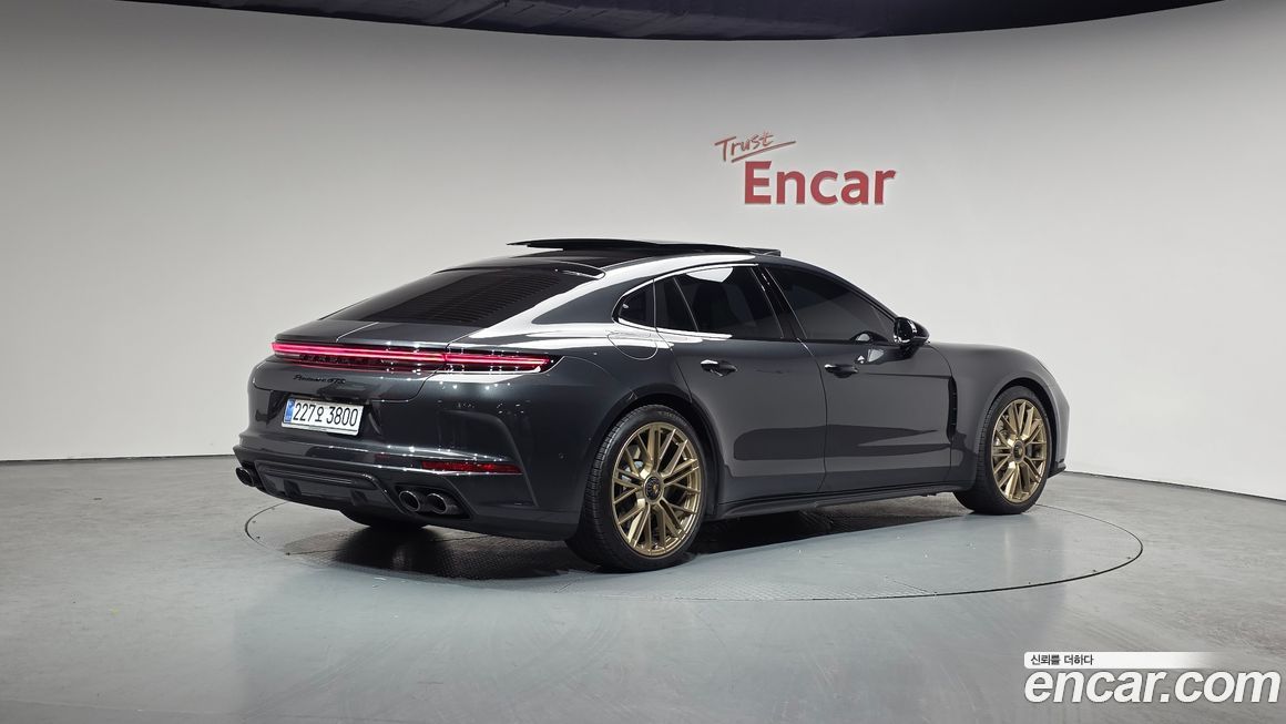 Porsche Panamera 2025