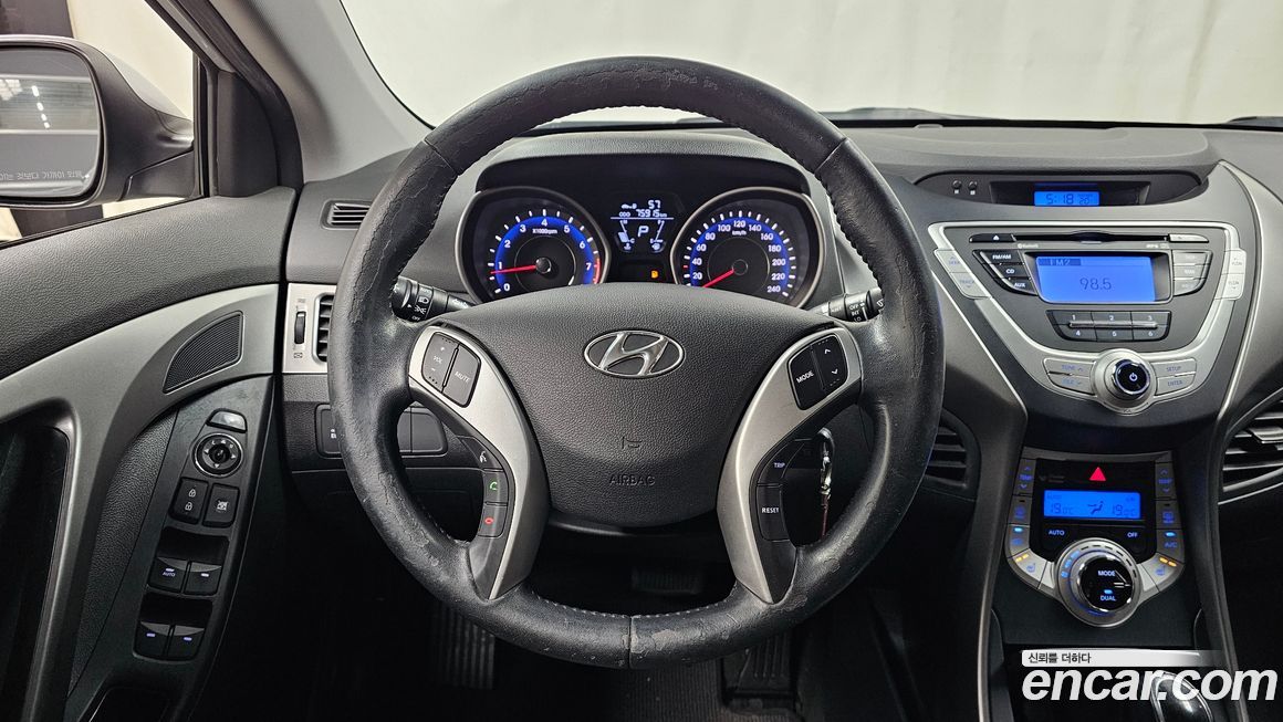 Hyundai AVANTE 2012