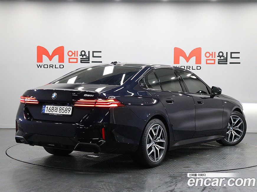 BMW 5-Series 2024