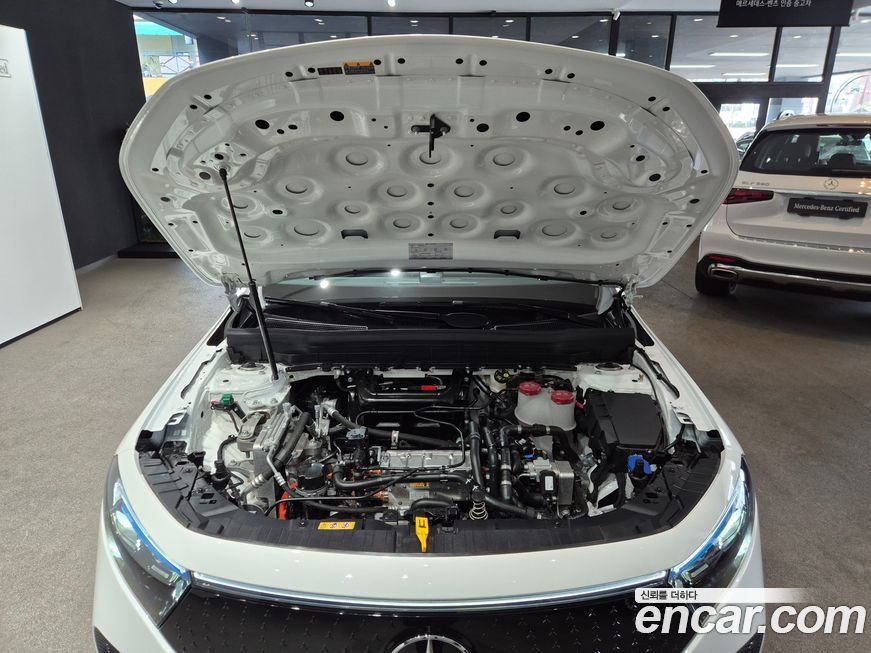 Mercedes-Benz EQB 2026