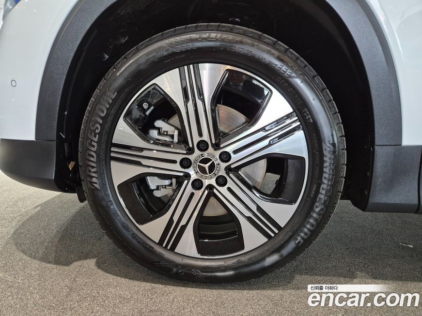 Mercedes-Benz EQB 2026