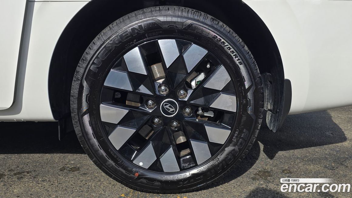 Hyundai Staria 2025