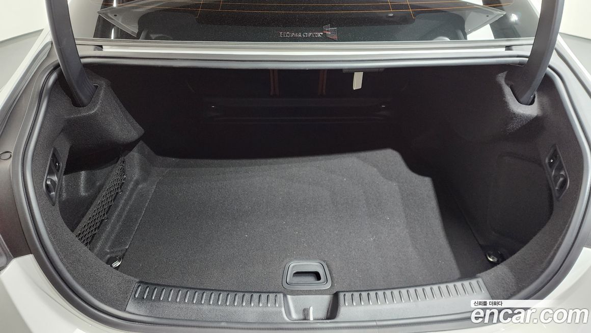 Mercedes-Benz E-Class 2024