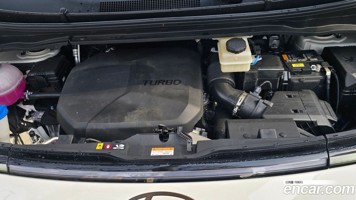 Hyundai Staria 2025