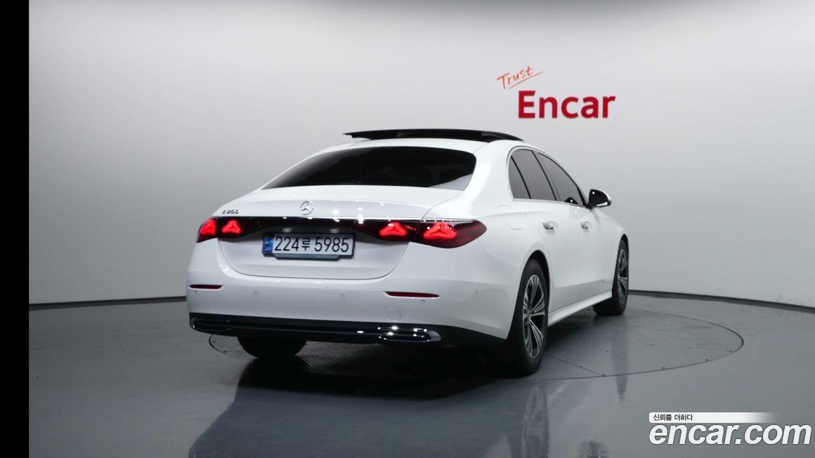 Mercedes-Benz E-Class 2024