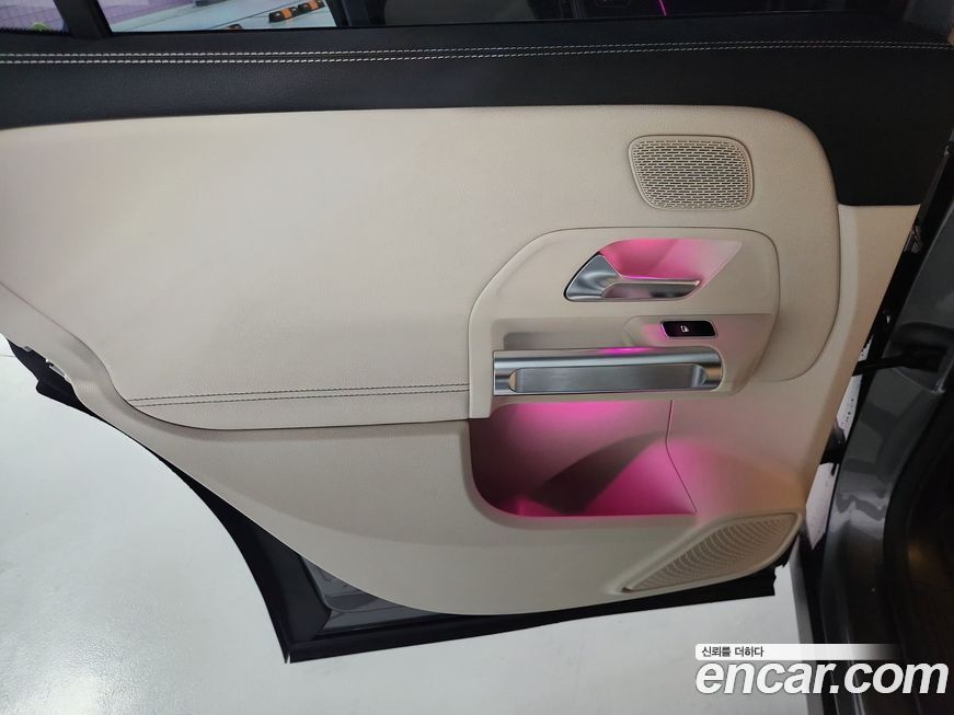 Mercedes-Benz EQB 2026