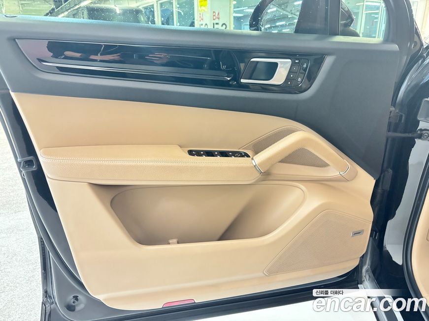 Porsche Cayenne 2021