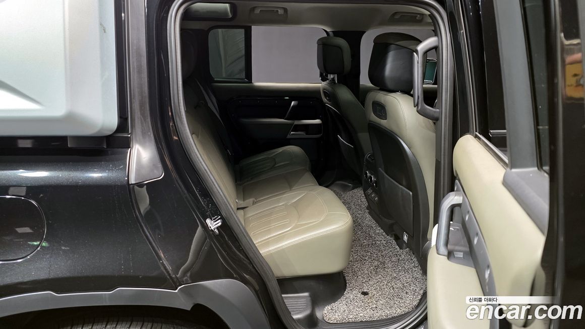 Land Rover Defender 2022