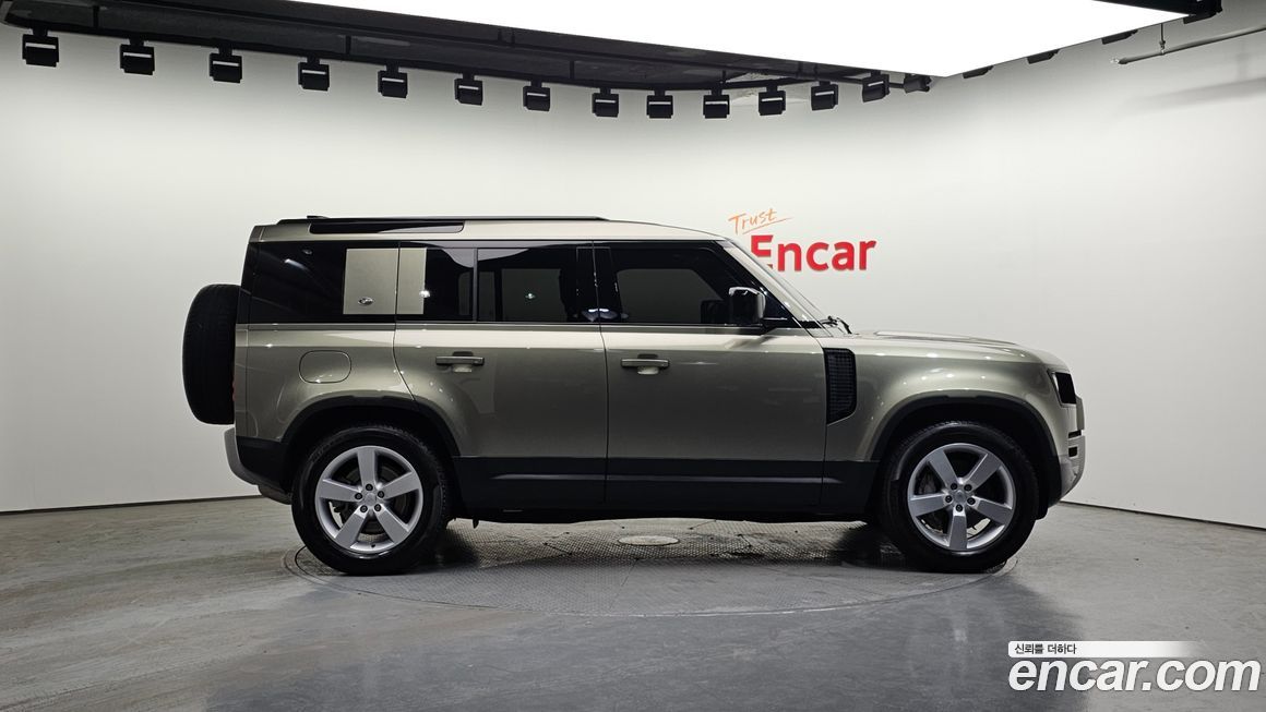 Land Rover Defender 2023