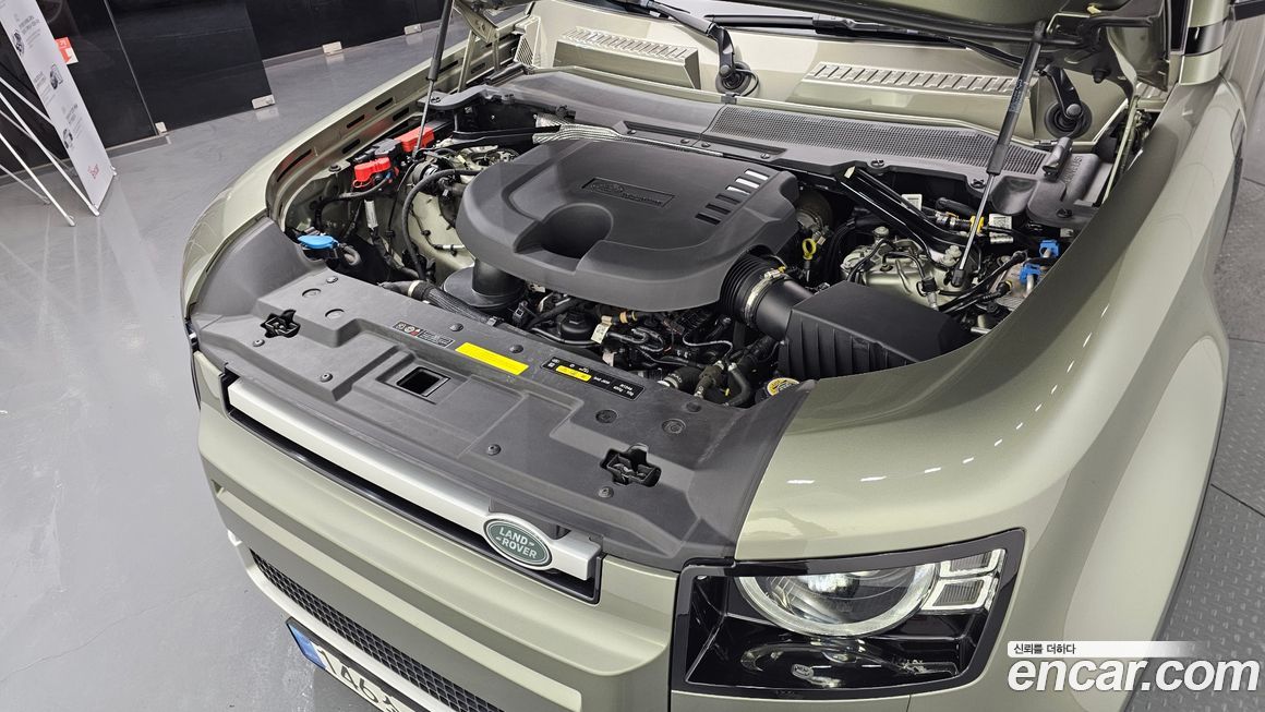 Land Rover Defender 2023