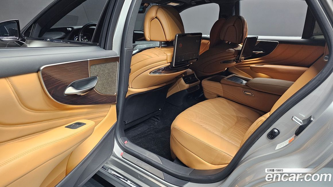 Lexus LS 2021
